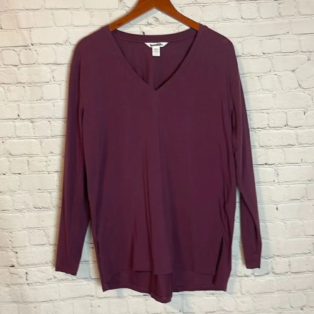 Athleta Women's Large Purple Renew Seamless Long Sleeve V-Neck Shirt
